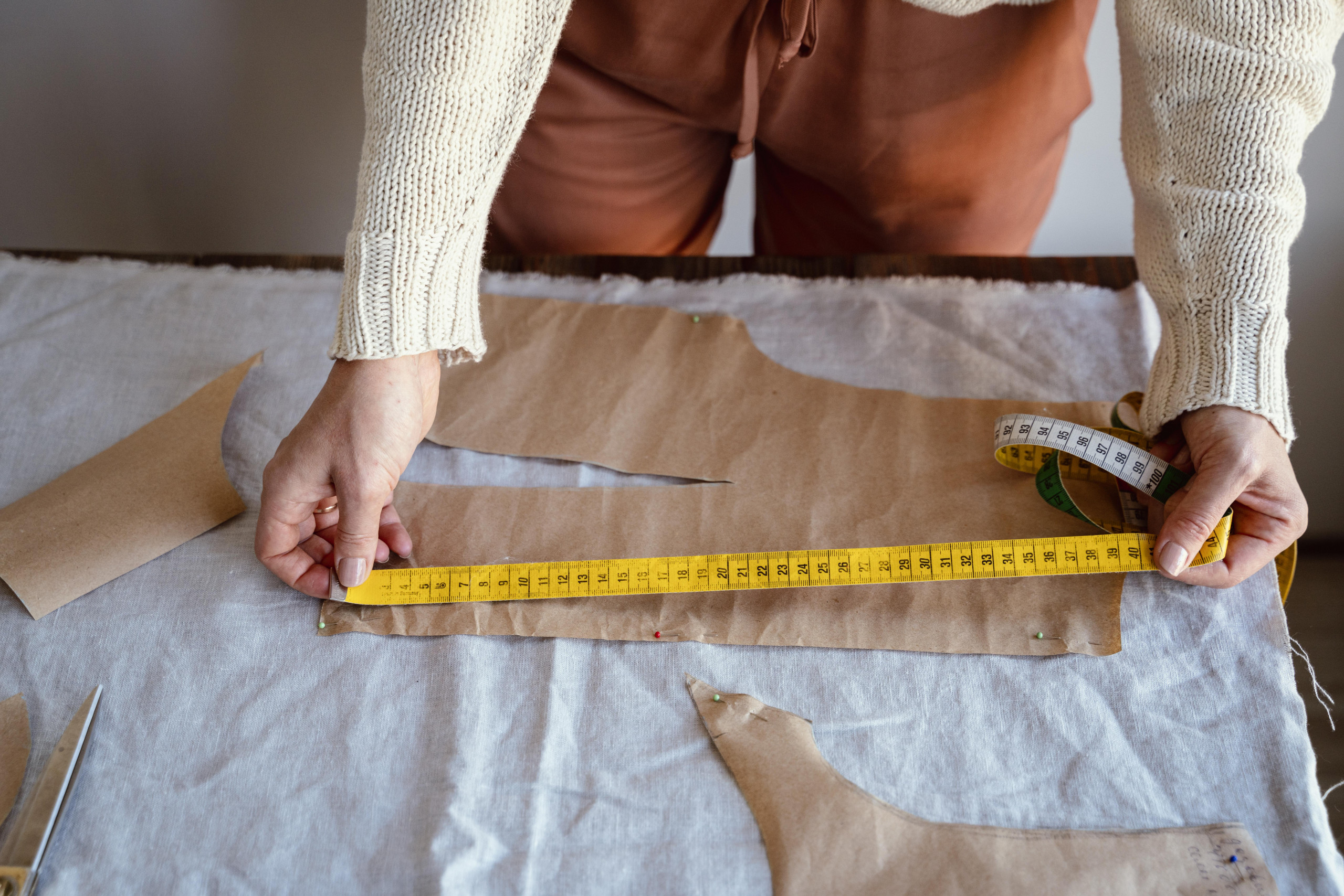A Importância dos Moldes na Costura: Como Escolher e Usar - Vestida de Sonhos
